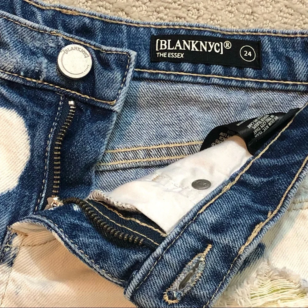 \Blank NYC\• The Essex Classic Cutoff Shorts